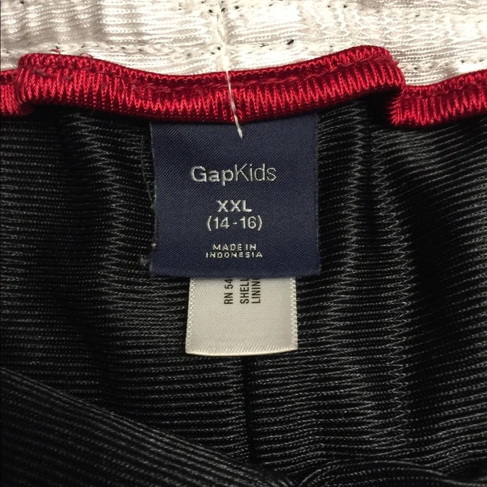 GAP Athletic-Black/Red Youth 14/16‎ Shorts